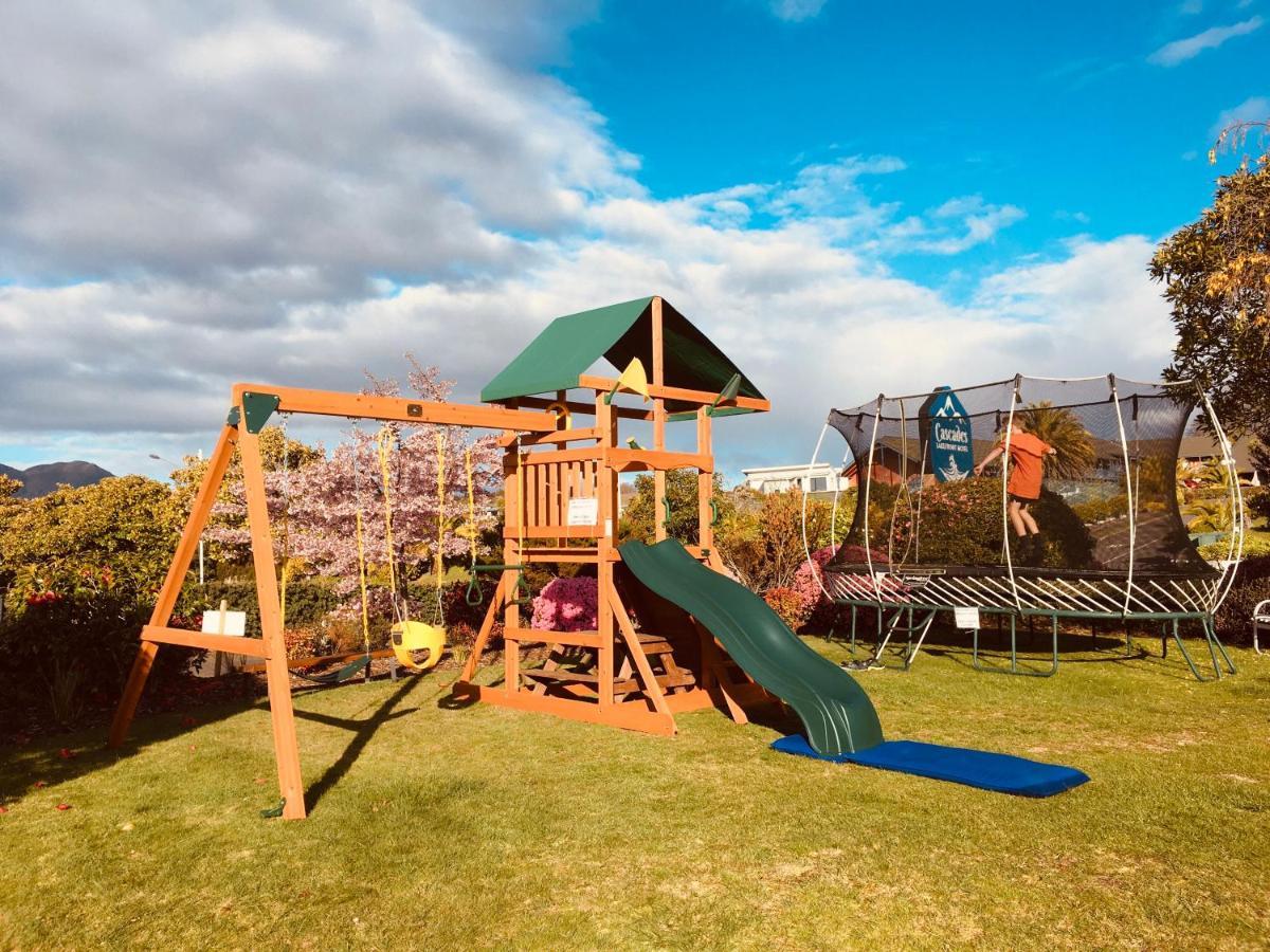 Cascades Lakefront Motel Taupo Luaran gambar A backyard playground