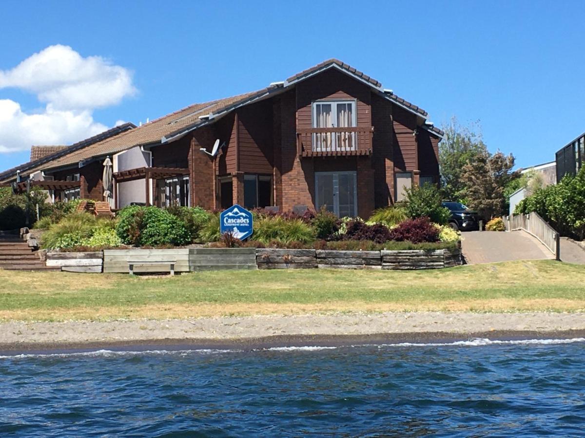 Cascades Lakefront Motel Taupo Luaran gambar The house at 10000 Lake Washington Boulevard East, where the band recorded the album