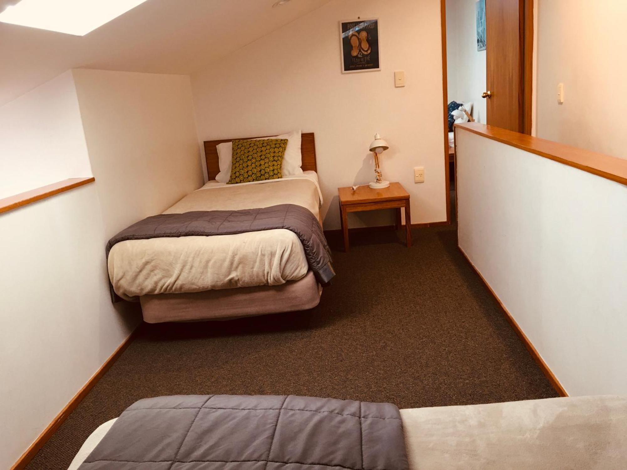 Cascades Lakefront Motel Taupo Luaran gambar A single room at the hotel